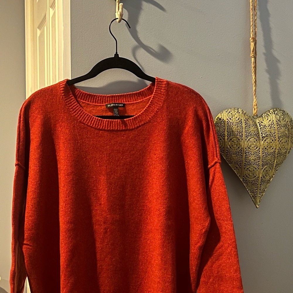 Rusty red box top sweater w/sleeve detail